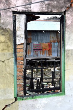 eski bina yangın kalıntıları