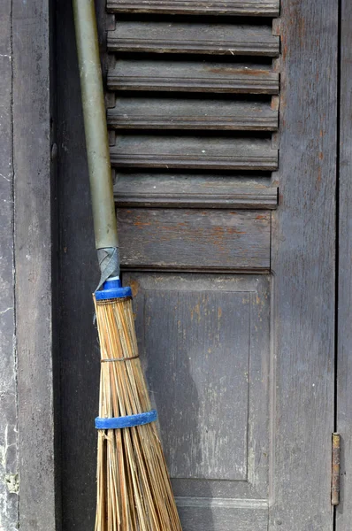 Oude Bruine Houten Deuren Een Schuur — Stockfoto