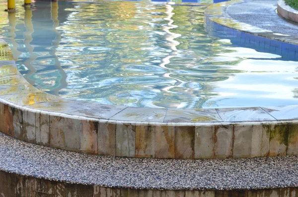 Zwembad Met Keramisch Blauw Water — Stockfoto