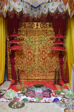 Endonezya düğün geleneklerinde mülkiyet ve süslemeler