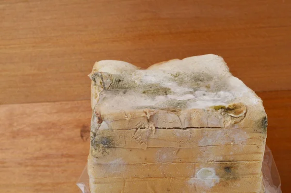Черствый Белый Хлеб Деревянном Фоне — стоковое фото