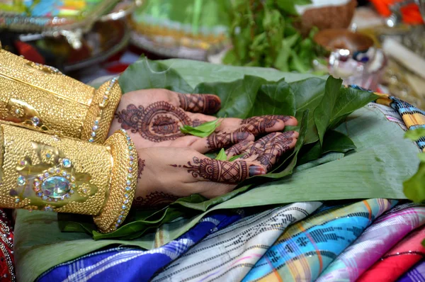 Henna Hands Bugisnese Indonesian Wedding Bride Mappacci Ceremonial — Stock Photo, Image