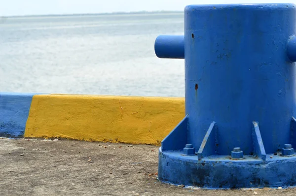 Pilona Amarre Azul Puerto Marítimo —  Fotos de Stock