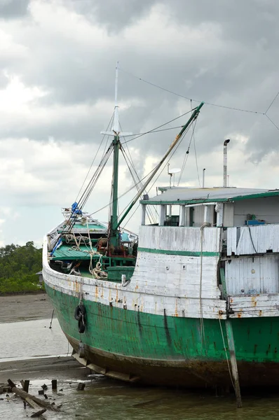 Barco Madera Orillas Del Mar —  Fotos de Stock