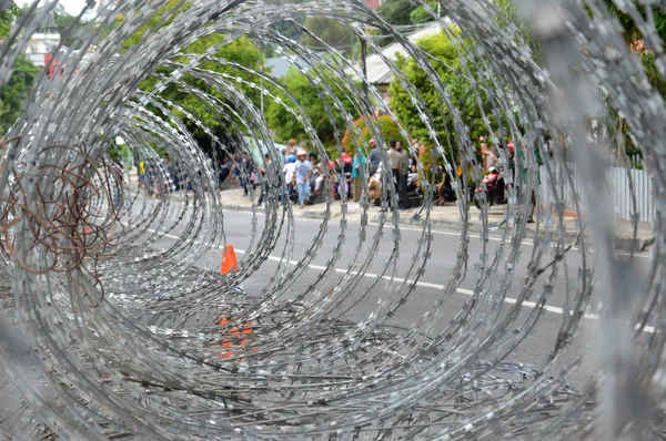 Eisendrahtbarrikaden Während Der Demonstration — Stockfoto