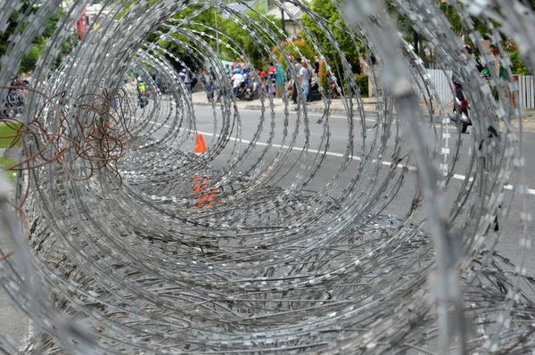 Eisendrahtbarrikaden Während Der Demonstration — Stockfoto