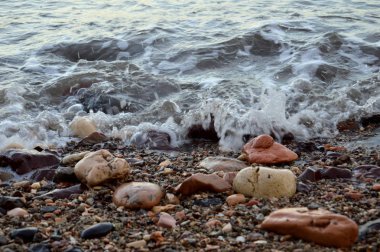 Tarakan Endonezya Tanjung Batu Plajı'nda Doğal kaya