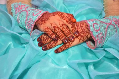 Endonezya gelinim ellerde kına