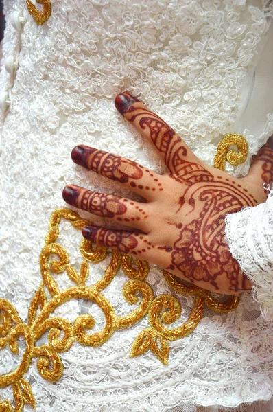 Henna Rukou Indonéské Nevěstu — Stock fotografie