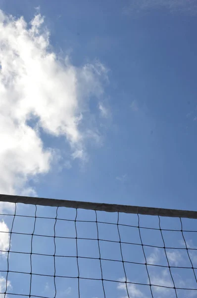 Voleibol Neto Contra Cielo Azul — Foto de Stock