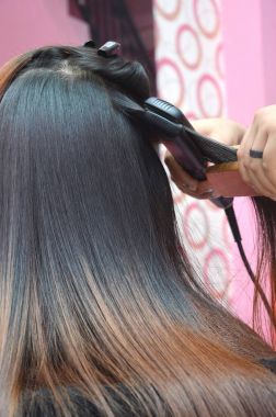güzellik salonunda saç bakım kelepçe saç