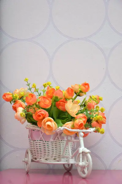 Yapay Çiçek Vazo — Stok fotoğraf
