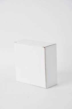 Beyaz arka plan üzerinde beyaz karton