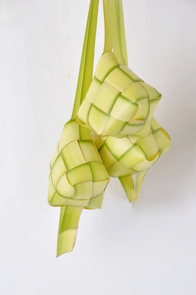 Nueva Hoja Tejida Ketupat Sobre Fondo Blanco — Foto de Stock