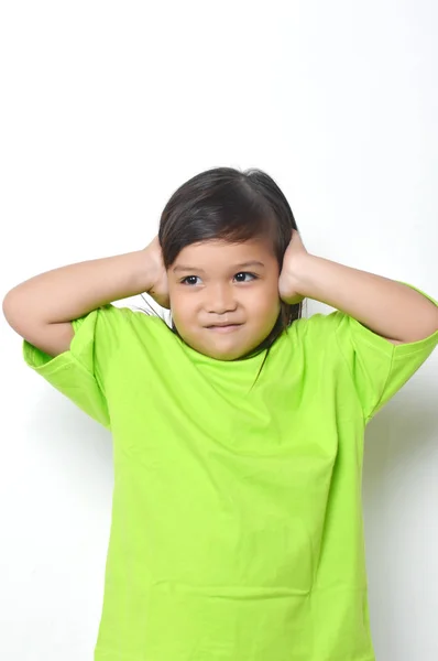 Wyrażenie Asian Little Girl Zielonymi Ubraniami — Zdjęcie stockowe