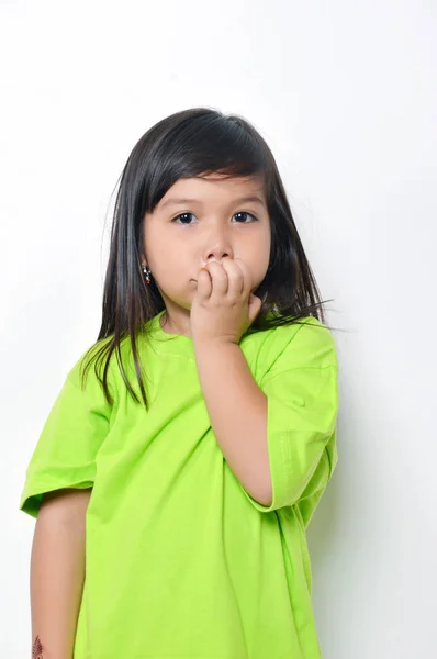 Expressão Asiática Menina Com Roupas Verdes — Fotografia de Stock