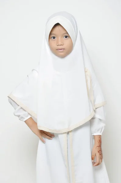 Musulmán Asiático Niña Vestida Con Hijab Blanco —  Fotos de Stock