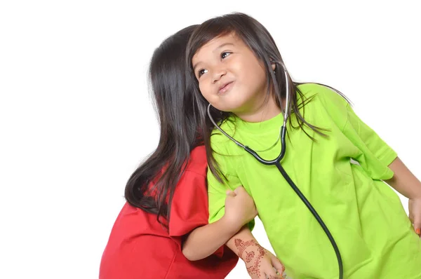 Dwa Asian Trochę Dziewczyna Gra Stetoskop — Zdjęcie stockowe