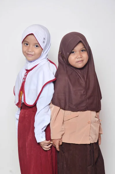 Due Asiatico Bambina Con Primaria Scuola Uniforme Ragazza Scout Uniforme — Foto Stock