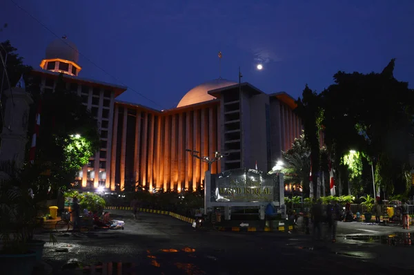 Istiqlal Camii Jakarta Endonezya