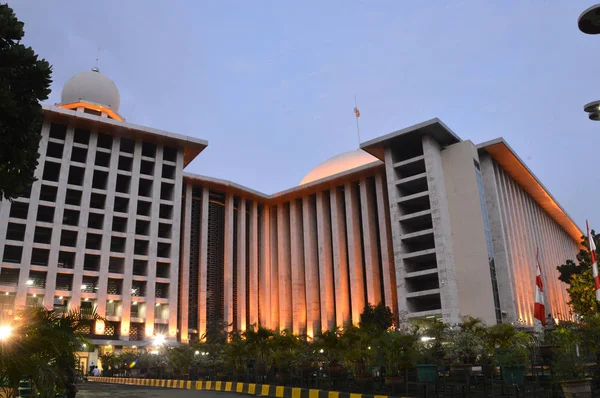 Istiqlal Camii Jakarta Endonezya