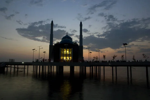 Amirul Mukmin Pływający Meczet Makassar Indonezja — Zdjęcie stockowe