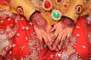 Endonezya gelinim ellerde kına