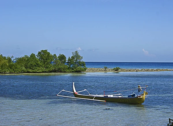 Sandeq Majene Endonezya Palippi Plajda Geleneksel Bir Ahşap Tekne — Stok fotoğraf
