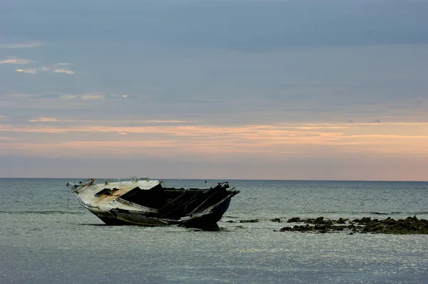Antiguo Barco Madera Playa Palippi Majene Indonesia —  Fotos de Stock