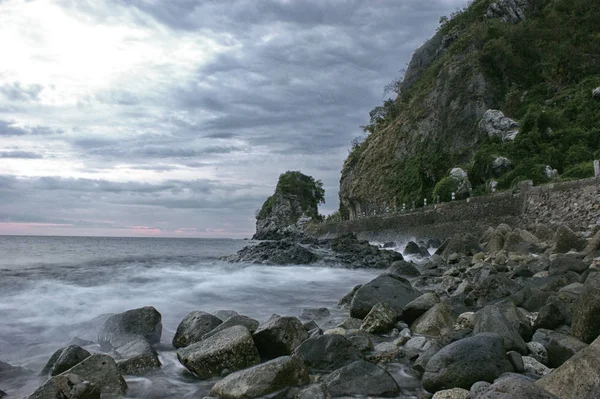 Majene Endonezya Palippi mercan plajda gün batımı