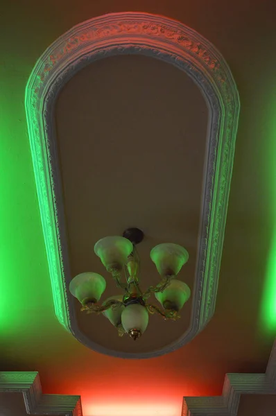天花板上的装饰灯 — 图库照片