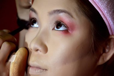 Asyalı kadınlar makyaj