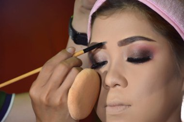 Asyalı kadınlar makyaj