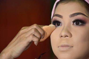 Asyalı kadınlar makyaj