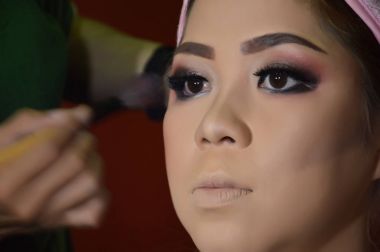 Asyalı kadınlar makyaj