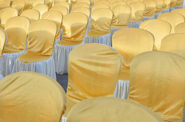 Row Chair Golden Sheath — Stock Photo, Image