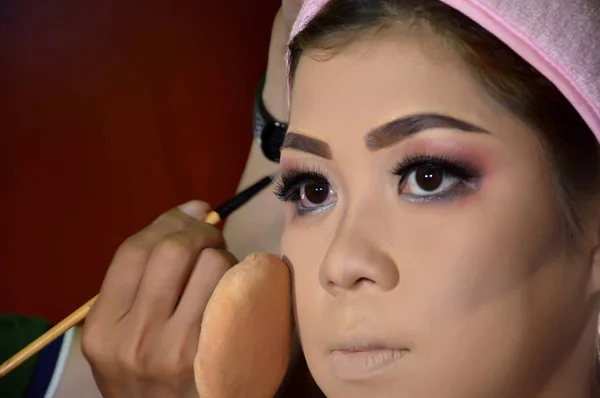 Asian women make up — Stock Photo, Image