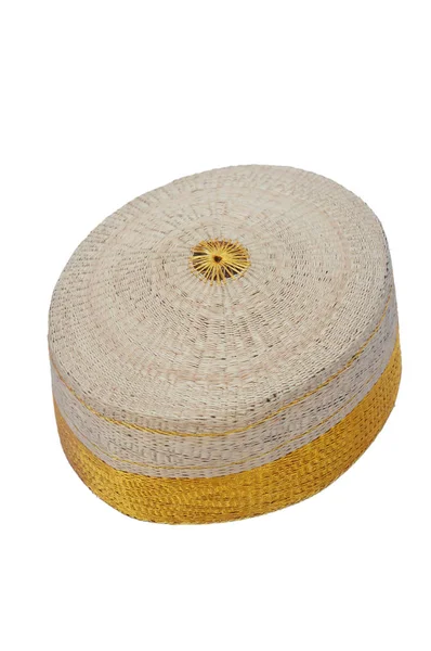 Songkok カントー骨 白い背景の上の伝統的な帽子ノーブル ブギス インドネシア — ストック写真