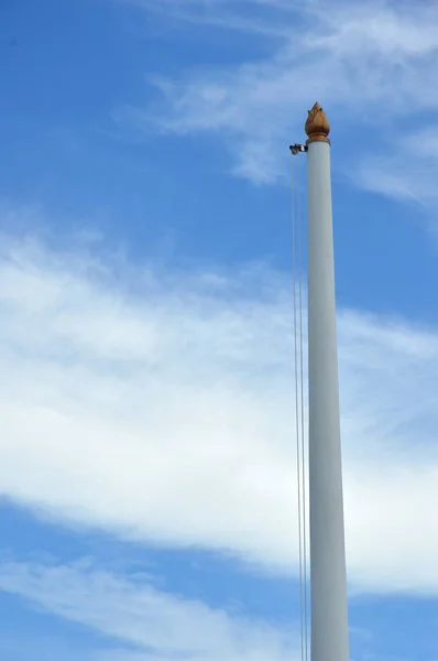 Empty Flagpole Blue Sky — Stock Photo, Image