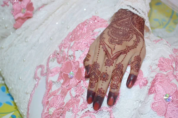 Indonéz Esküvő Menyasszony Kezében Henna — Stock Fotó
