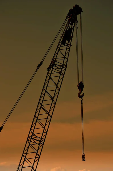 Grue Sur Bâtiment Construction Sur Ciel Bleu — Photo