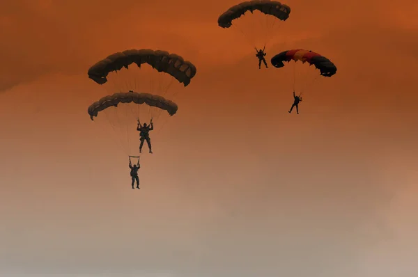 Atracción Paracaidismo Cielo —  Fotos de Stock