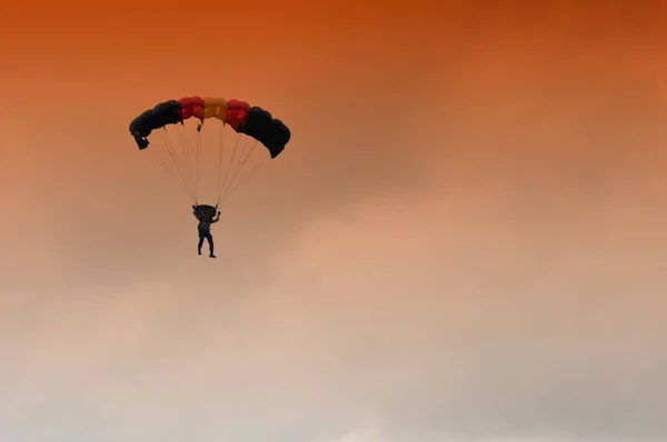 Attraktion Fallschirmspringen Den Himmel — Stockfoto