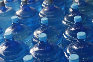 Tarakan - Endonezya, 4 Şubat mavi saydam su galonu 