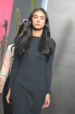 Jakarta, Endonezya. 19 Ağustos 2016, Endonezya 'daki Gandaria City Mall Jakarta' da Fimela Fest 2016 'da hazırlık ya da prova defilesi