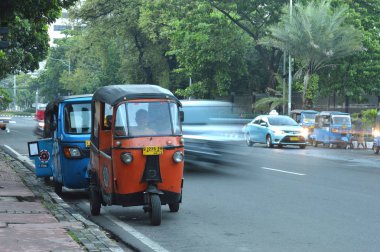 Jakarta, Endonezya. 20 Ağustos 2016. Bemo veya minibus, Cakarta, Endonezya 'da tipik toplu taşıma