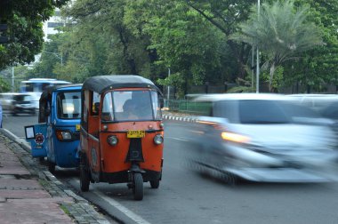 Jakarta, Endonezya. 20 Ağustos 2016. Bemo veya minibus, Cakarta, Endonezya 'da tipik toplu taşıma