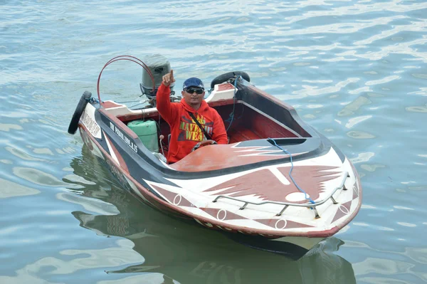 Tarakan Indonesia 6Th November 2016 Man Riding Speedboat — ストック写真