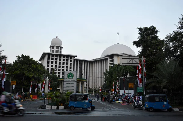 Dżakarta Indonezja Sierpnia 2016 Roku Meczet Istiqlal Dżakarcie Indonezja — Zdjęcie stockowe