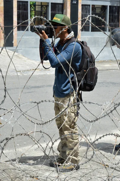 2013 Photojournalist Shooting Demonstration Electricity Crisis Parliament Tarakan Cit — 스톡 사진